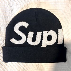 Supreme big logo beanie in black